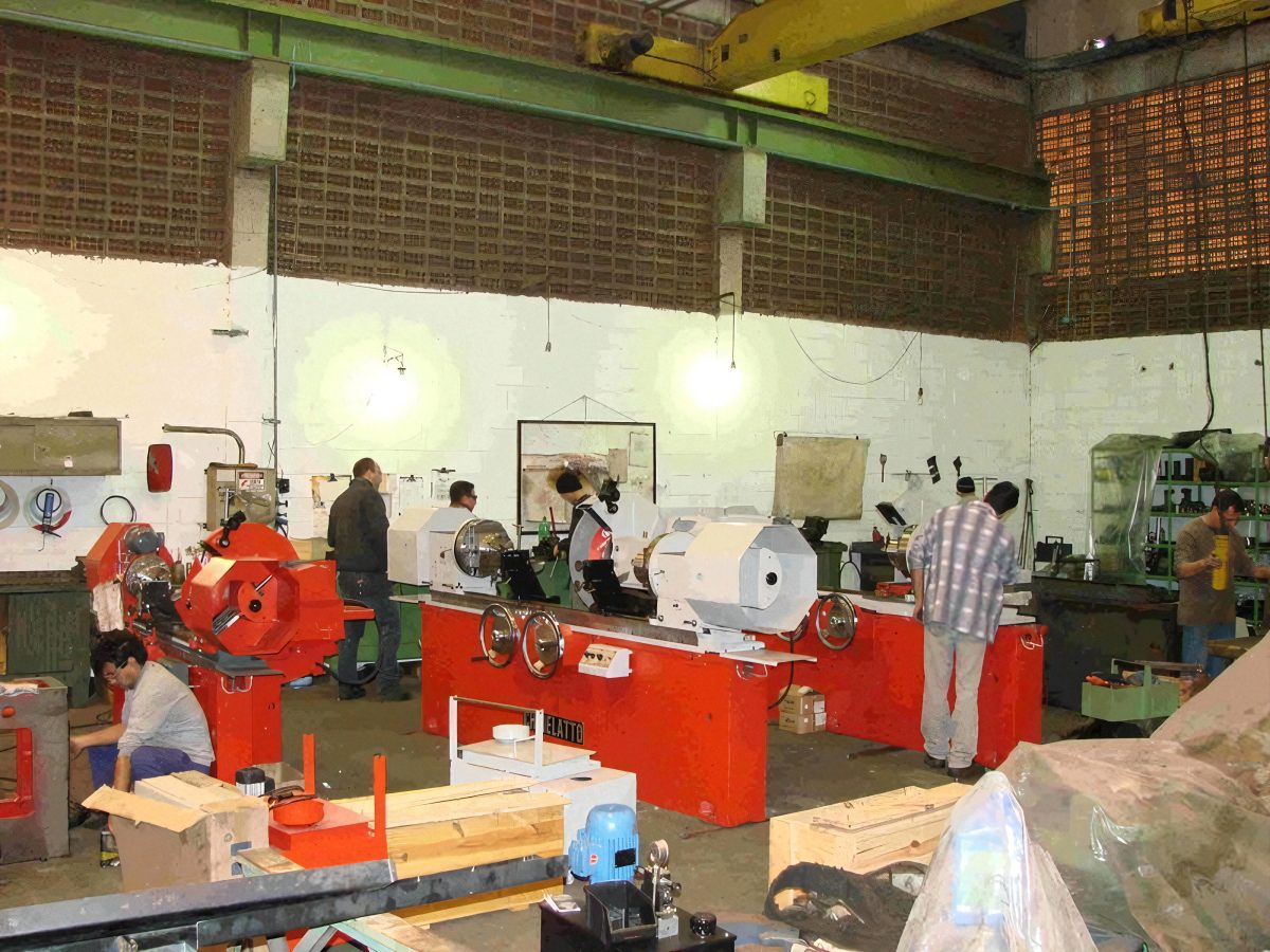 Grinding machine assembly