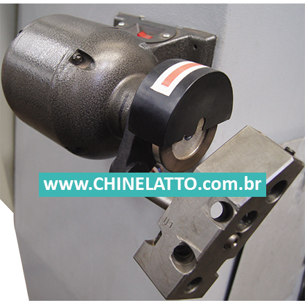 Acces.Extra: (1) Afilador de cuchilla con 01 piedra diamantada y con 01 dispositivo com juecos para afilar em diferentes grados.