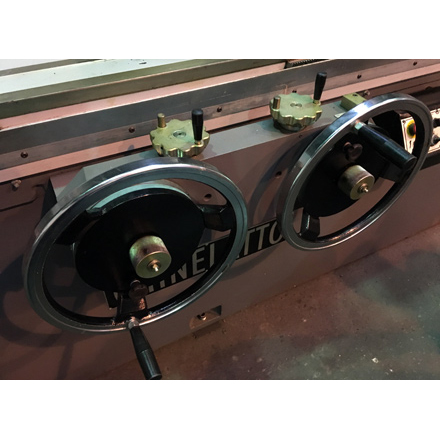 VOLANTE DE AVANÇO DA MESA E DO CABEÇOTE DO REBOLO