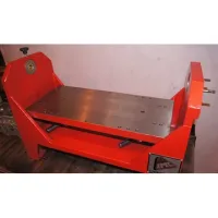 MESA COM INÚMERAS FURAÇÕES PARA FIXAÇÃO DE CABEÇOTES