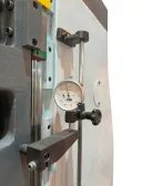 01 Dial indicator on the column