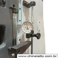 01 Dial indicator on the column